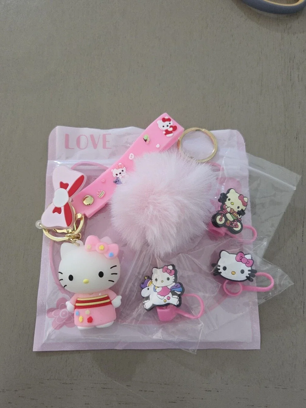 🎀 Super cute and kawaii Hello Kitty 4-Piece Pink Accessory Gift Bundle! 🎀 NEW